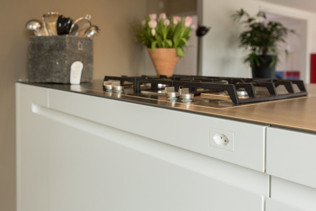 Розетки в острове на кухне