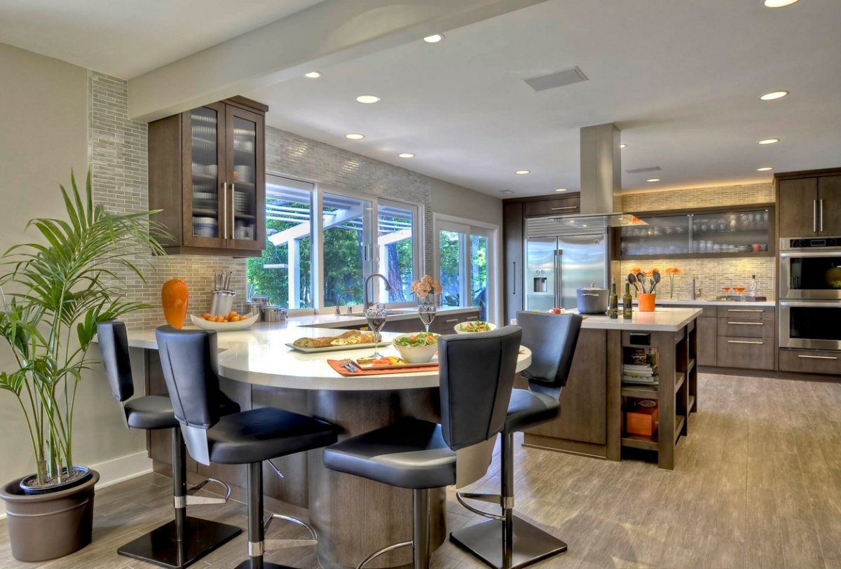 Кухня столовая с барной стойкой