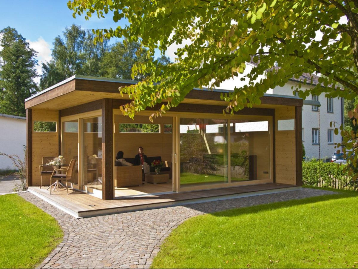 Баня с односкатной крышей и террасой и зоной барбекю