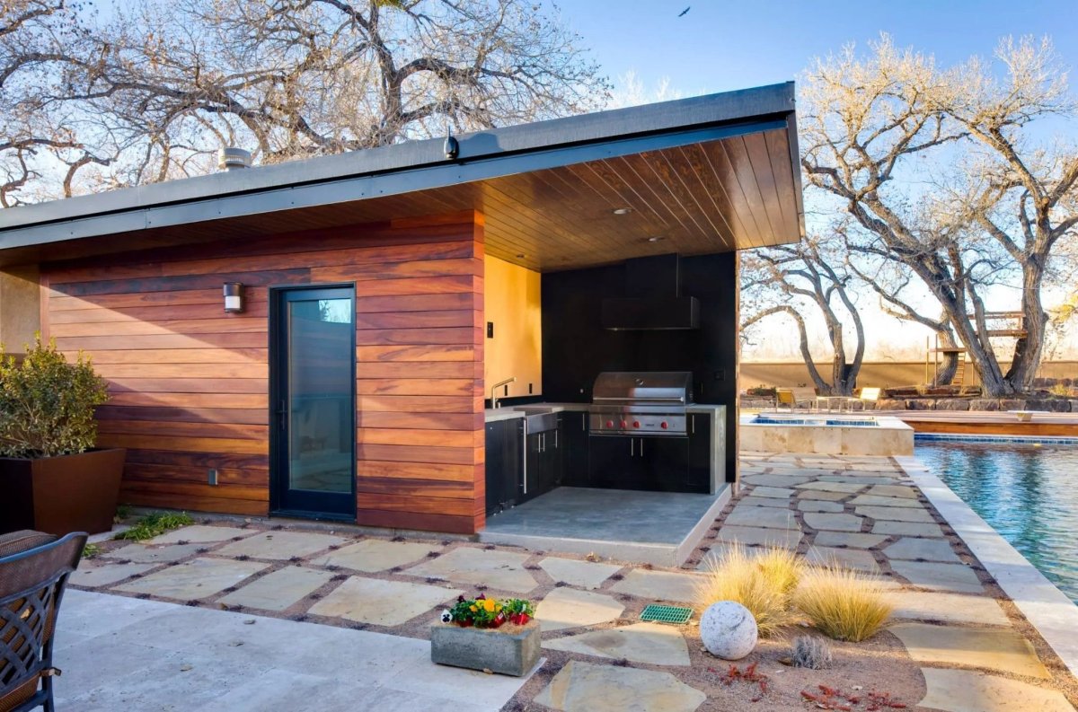 Бани с односкатной крышей и террасой в современном стиле