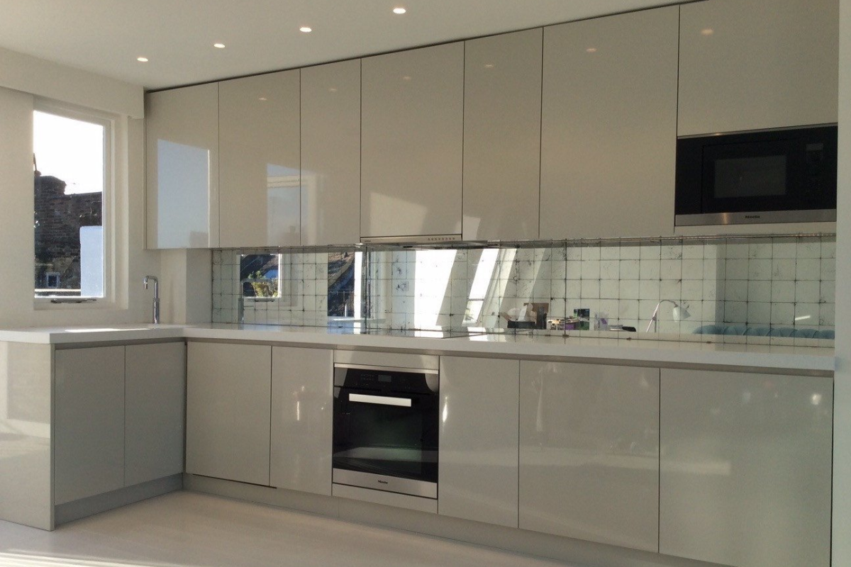 Зеркальный кухонный гарнитур