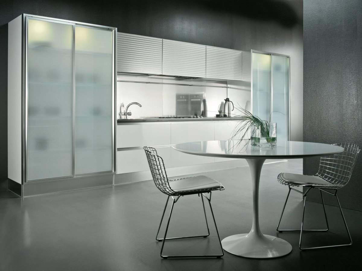 Стекло в интерьере кухни