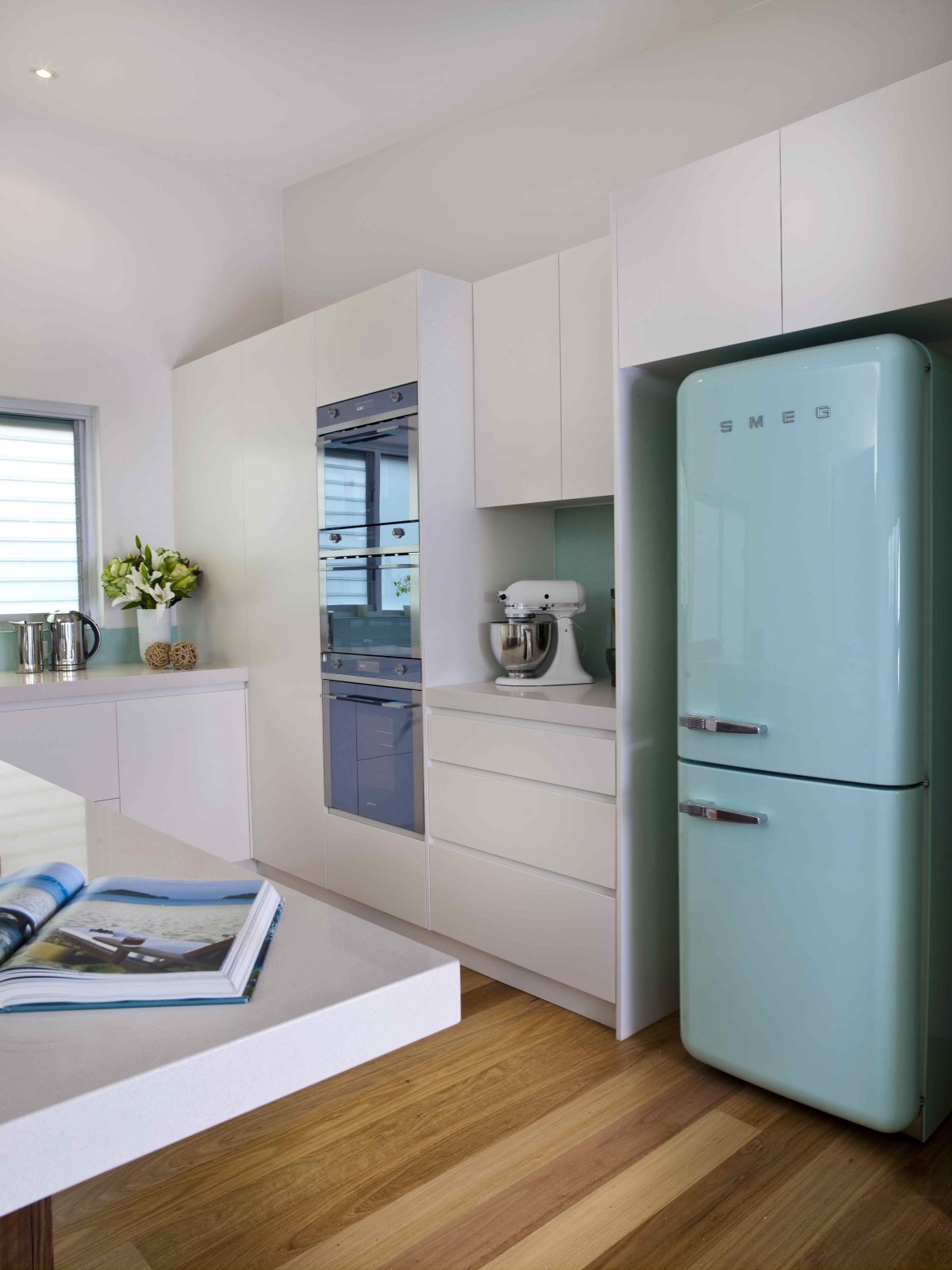 Холодильник Смег в нише