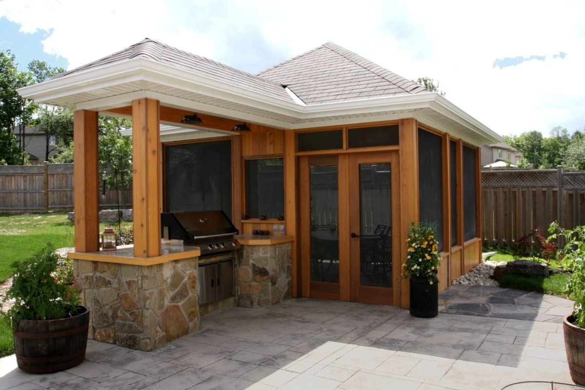 Беседка закрытая с патио