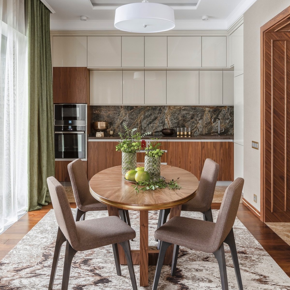 Дизайнер интерьера кухни со столовой