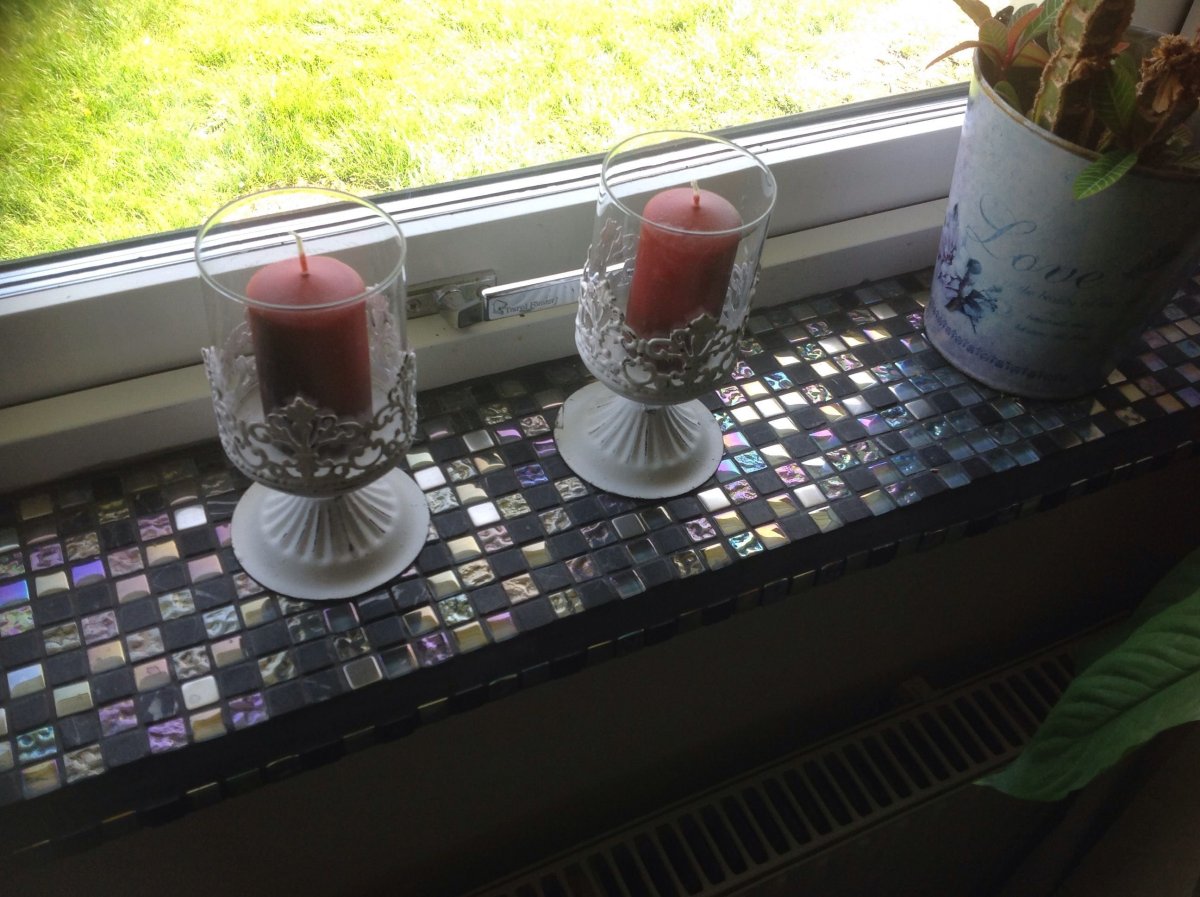 Подоконник выложенный мозаикой