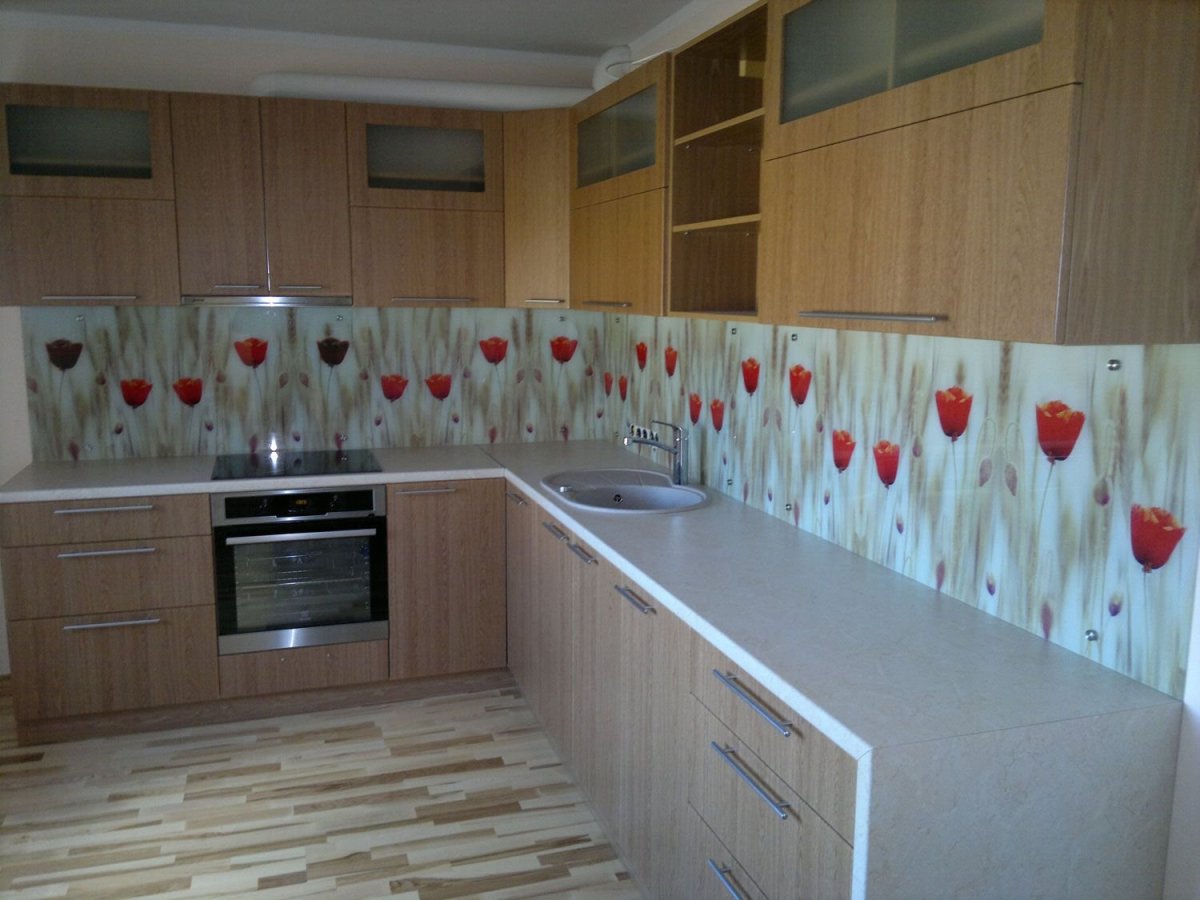 Кухня обшитая пластиковыми панелями