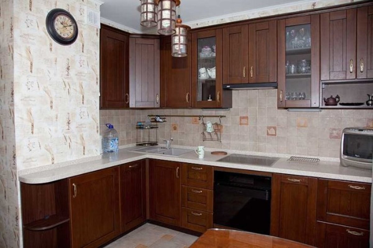 Кухонный гарнитур с вентиляционным коробом