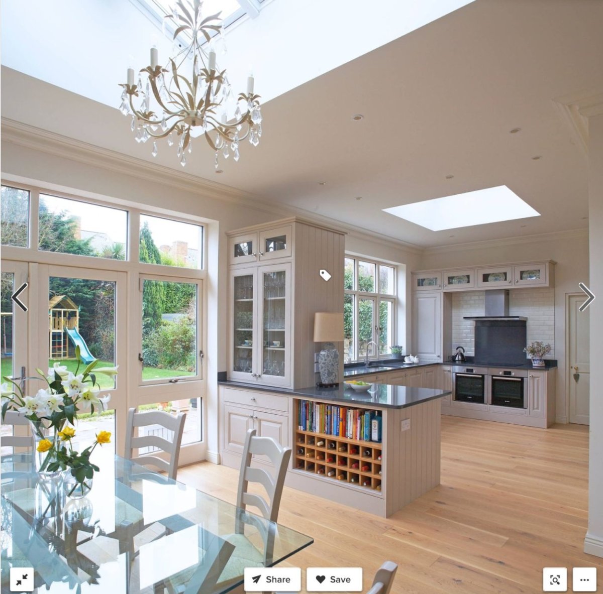 Кухня с выходом на террасу в частном доме