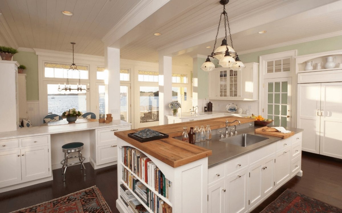 Интерьер кухни с островом