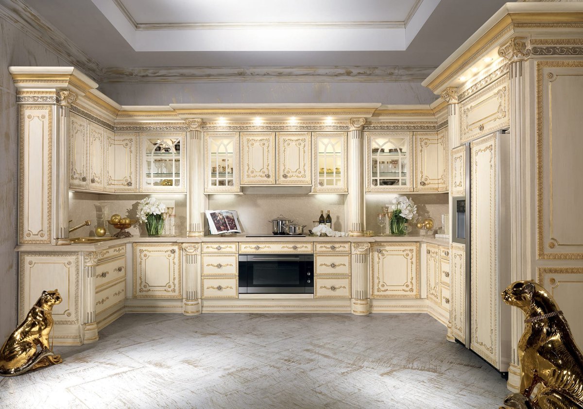 Красивая бежевая кухня в стиле Барокко