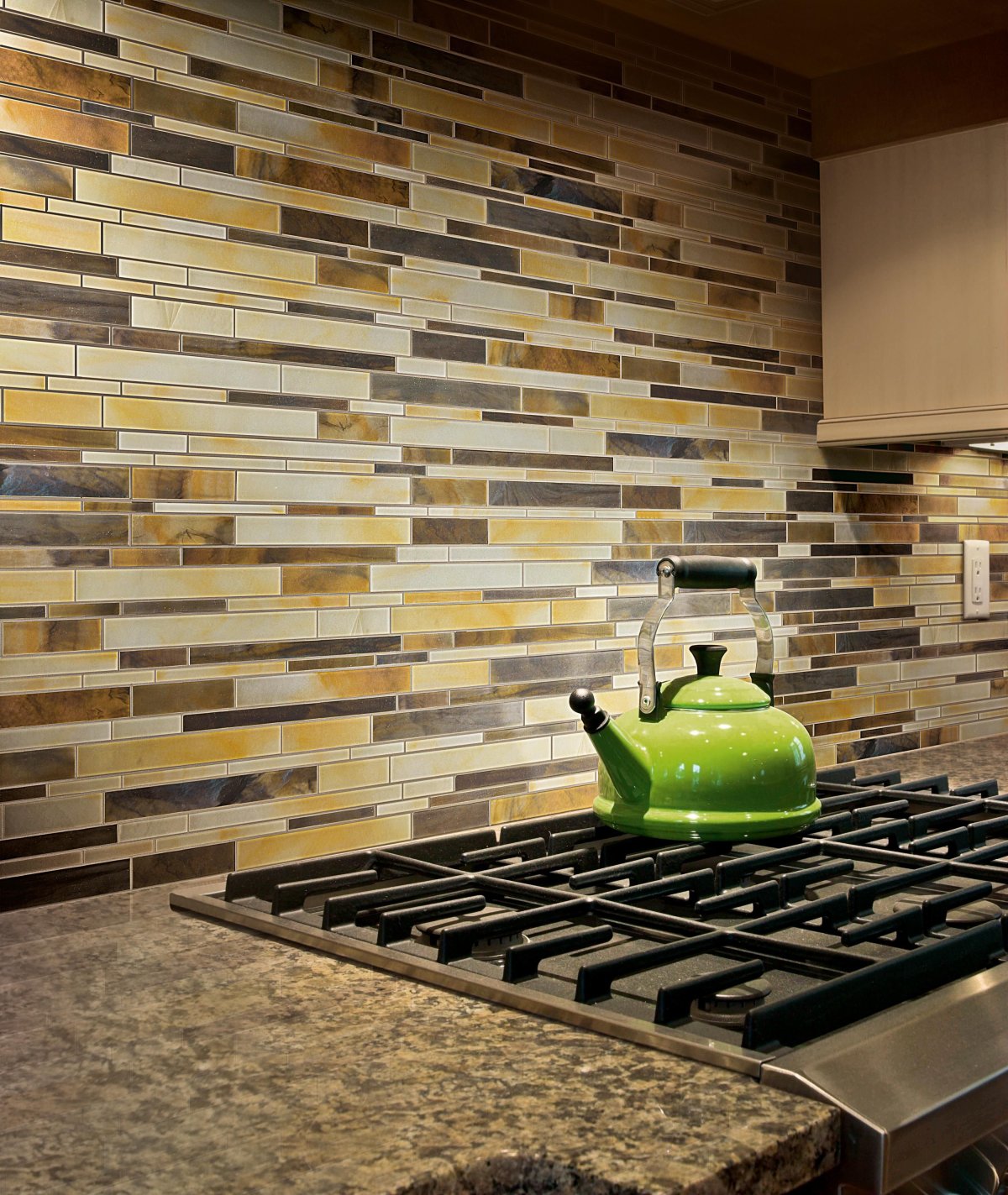 Рабочая стенка на кухне мозаика