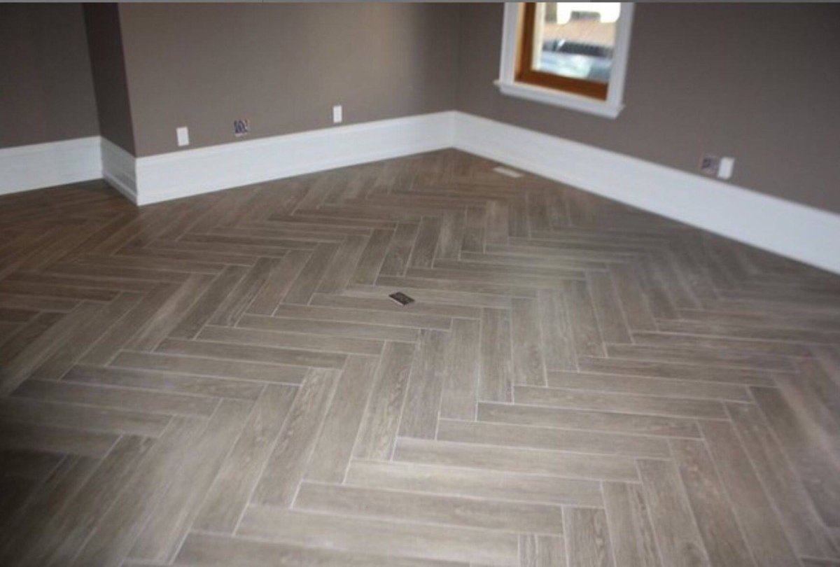 Плитка под ламинат елочкой