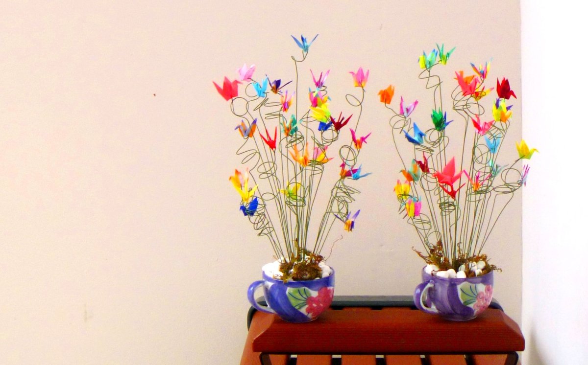 Весеннее украшение стены