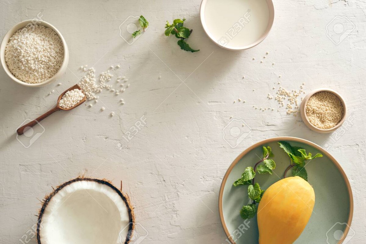 Манго сахар кунжут кофе на черном фоне