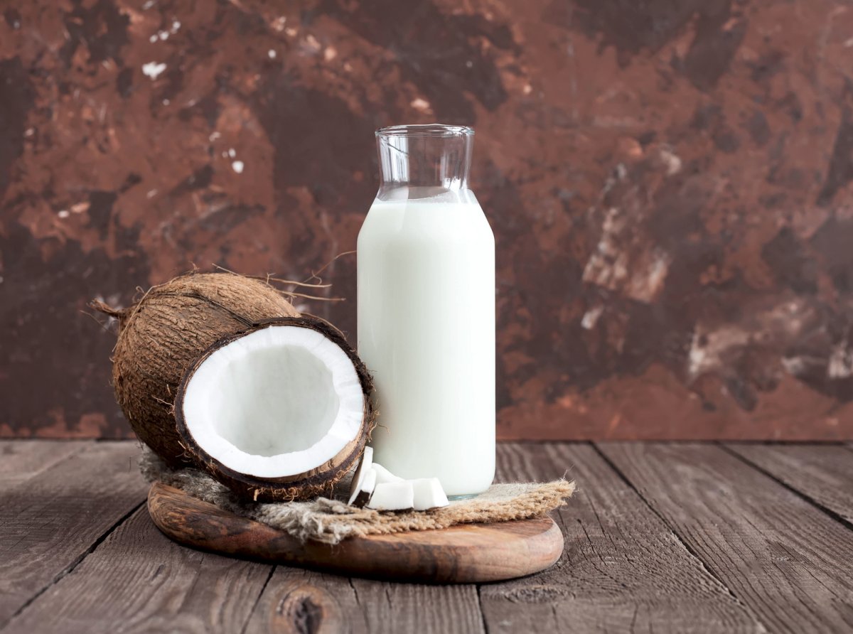 Бутылка кокосового молока