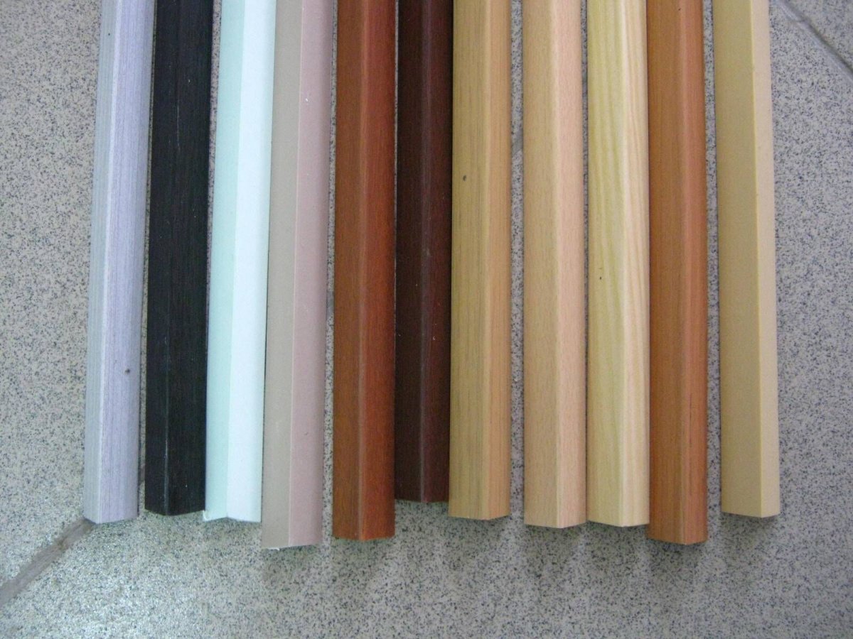 Пластиковые уголки для стен