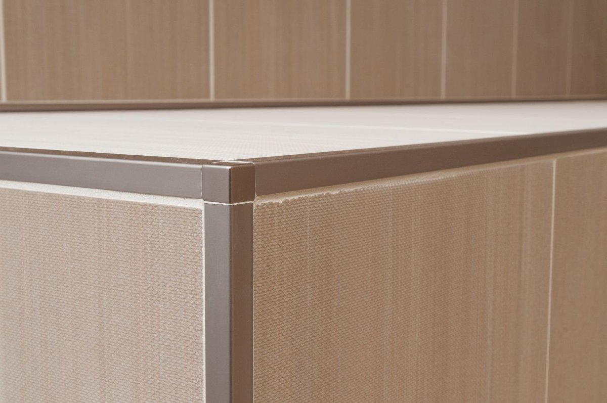 Угловой стык плитки