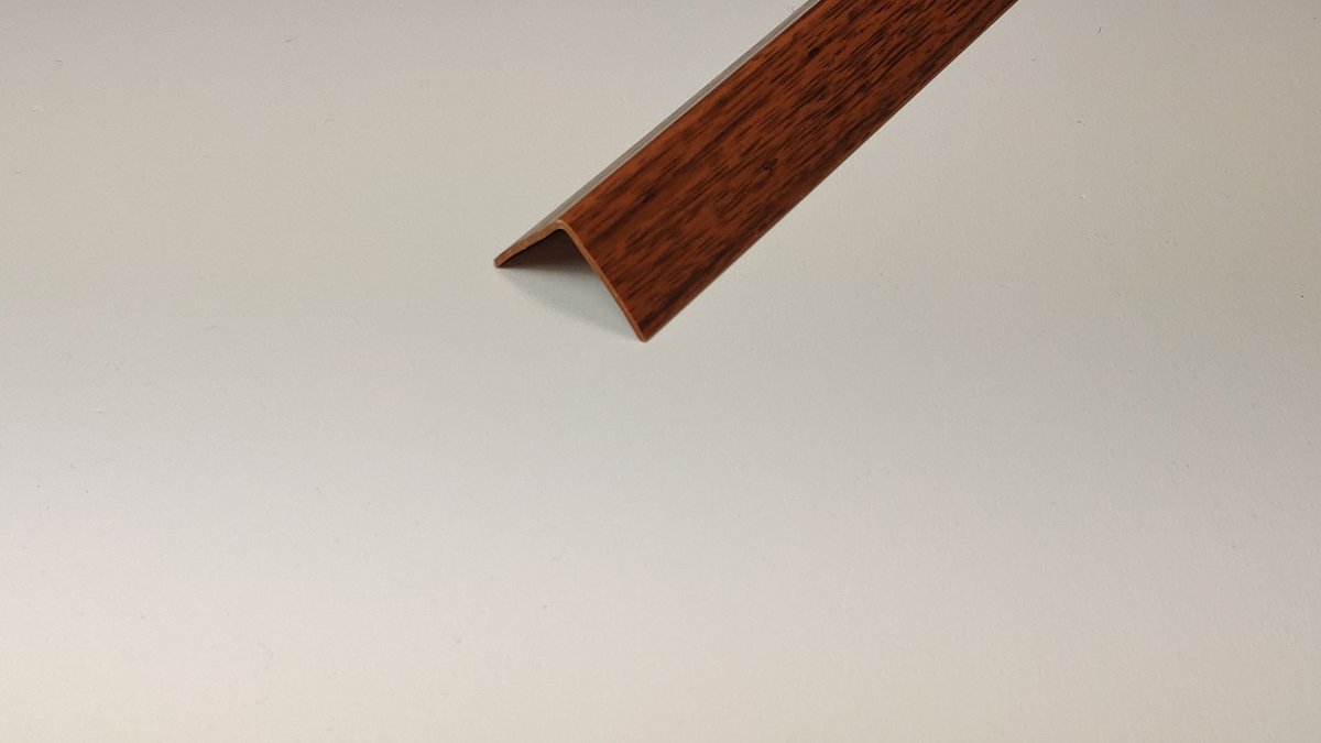 Cezar угол ПВХ 30х30мм. L=2,75м. 120 Клен