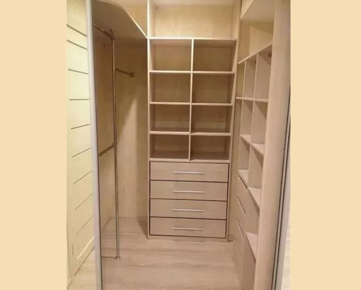 Гардеробная п образная маленькая