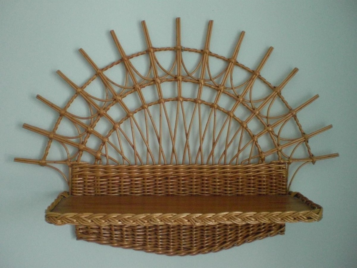 Плетеная полочка из лозы