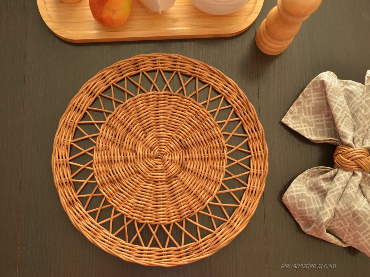 Плетеная тарелка