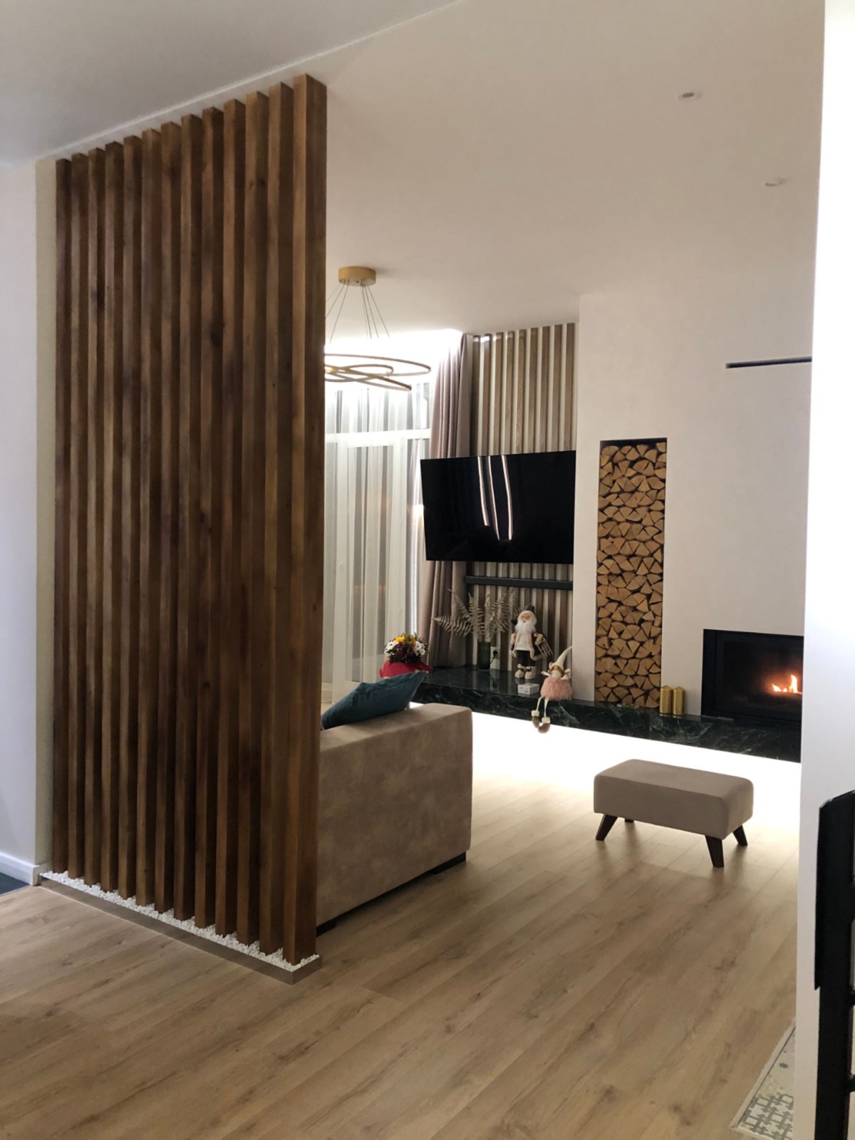 Зонирование комнаты рейками