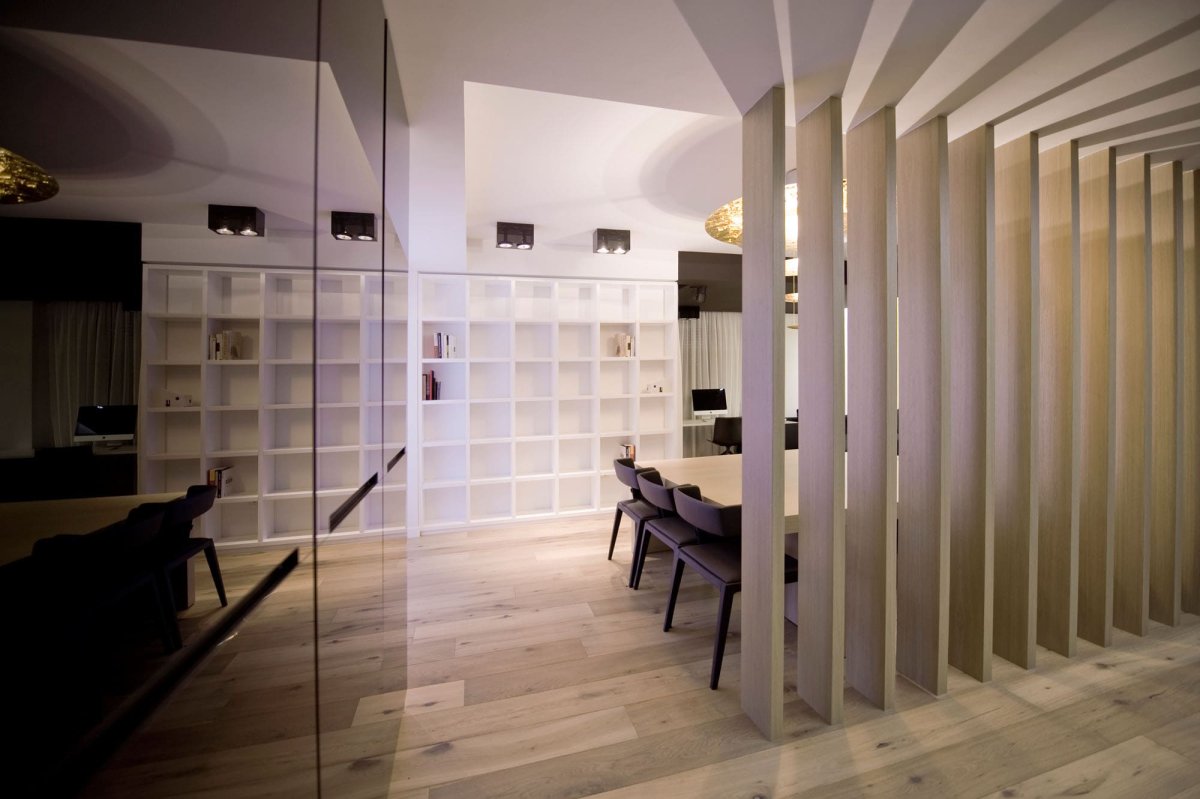 Деревянные перегородки в офисе