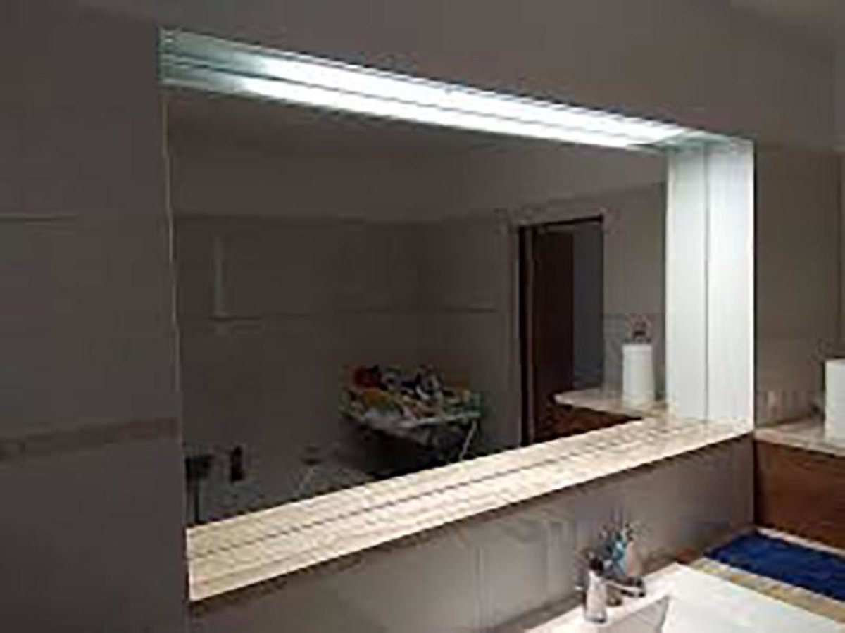 Зеркало в нише с подсветкой