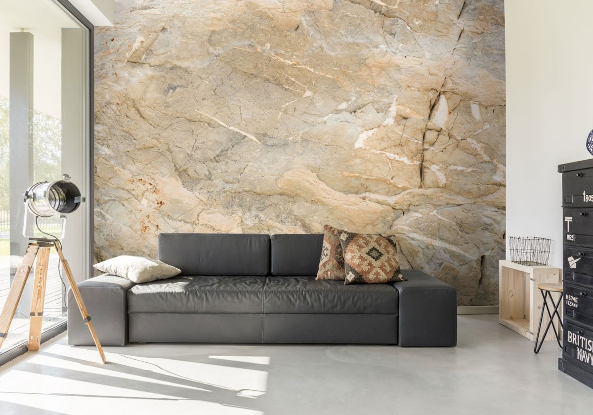 Мраморная стена в гостиной