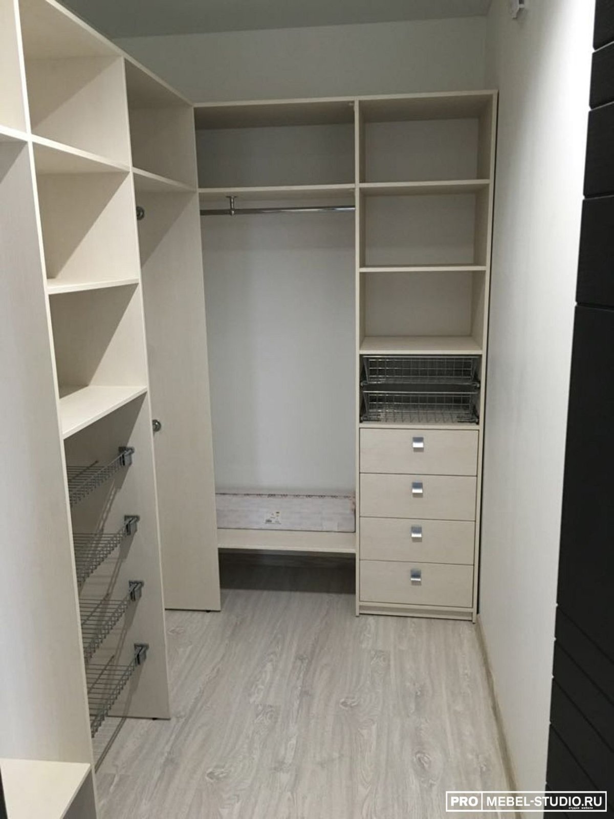 Маленькая гардеробная