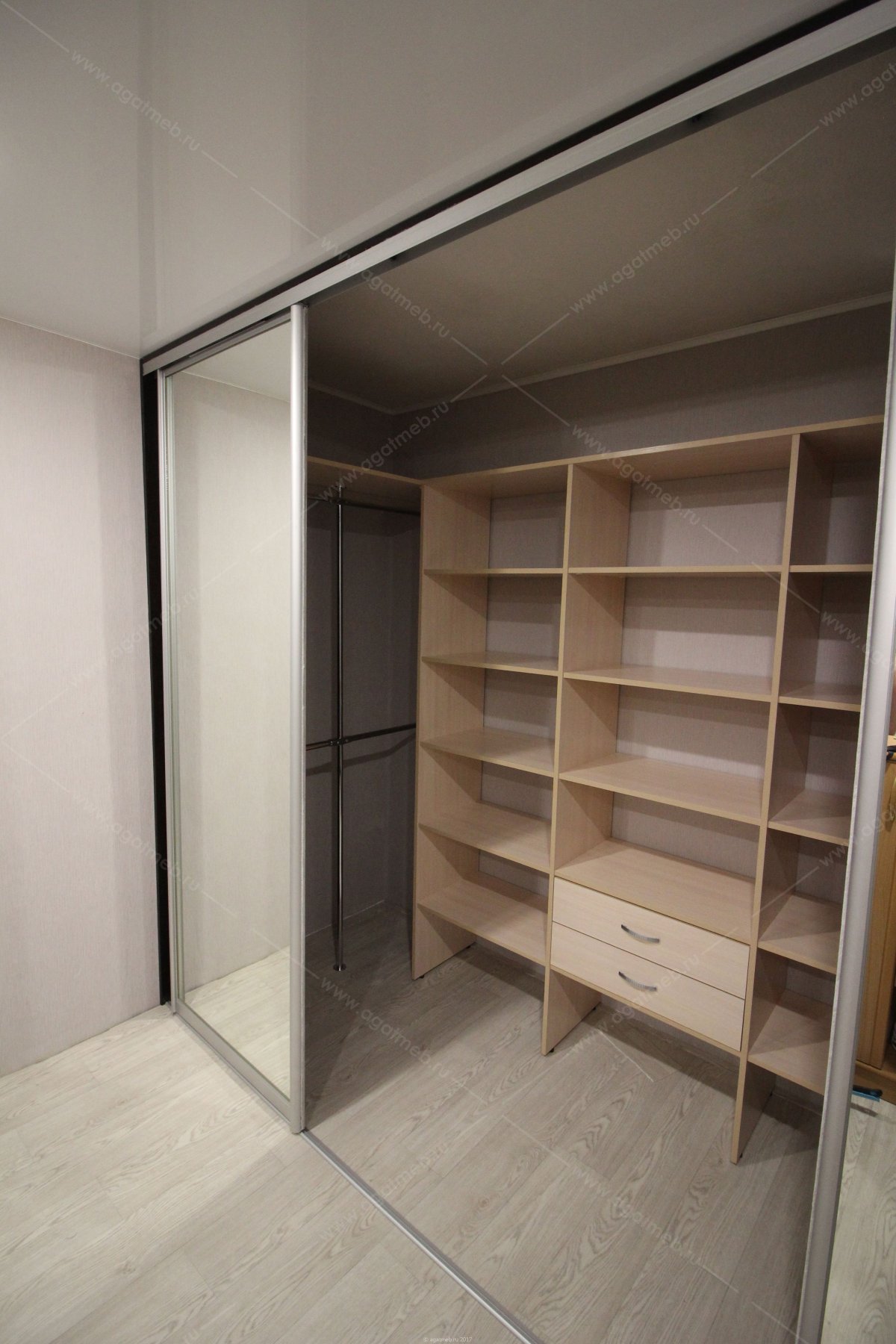 Встроенная гардеробная п образная