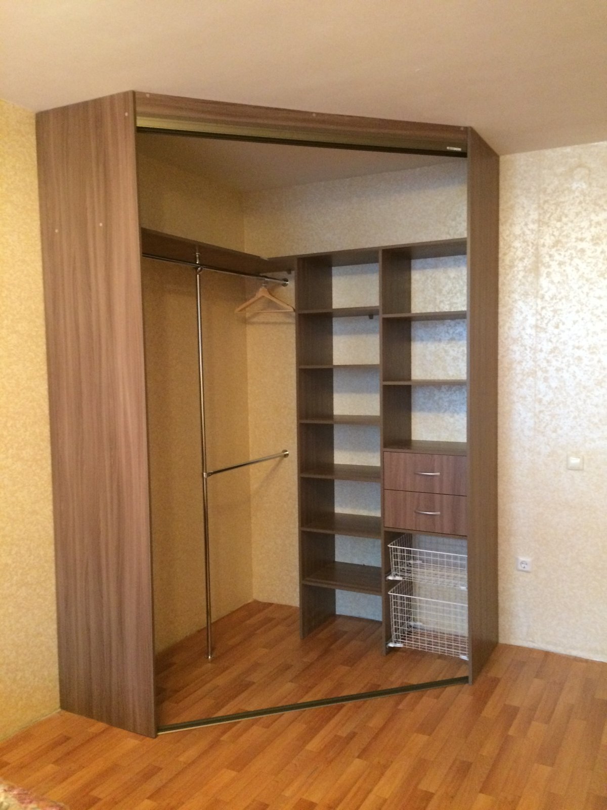 Угловая гардеробная аристо двери