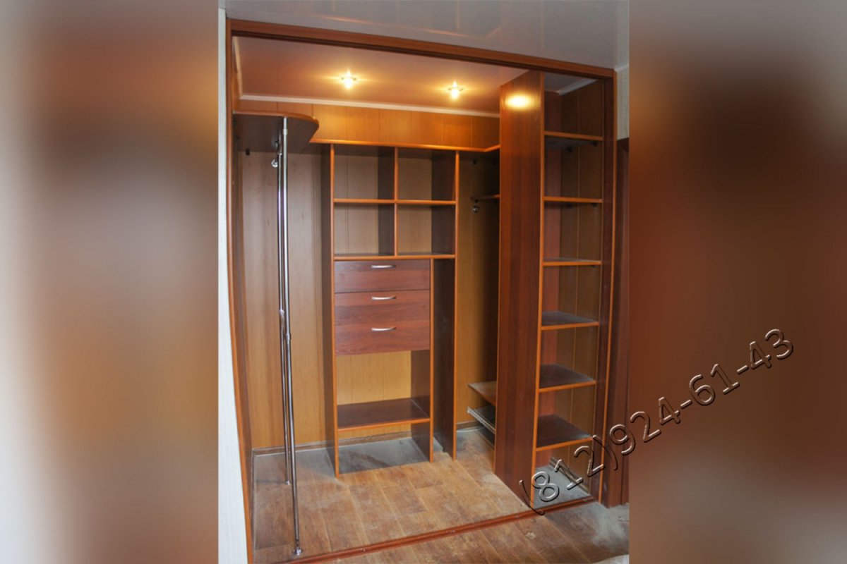 Гардеробная ниша в коридоре