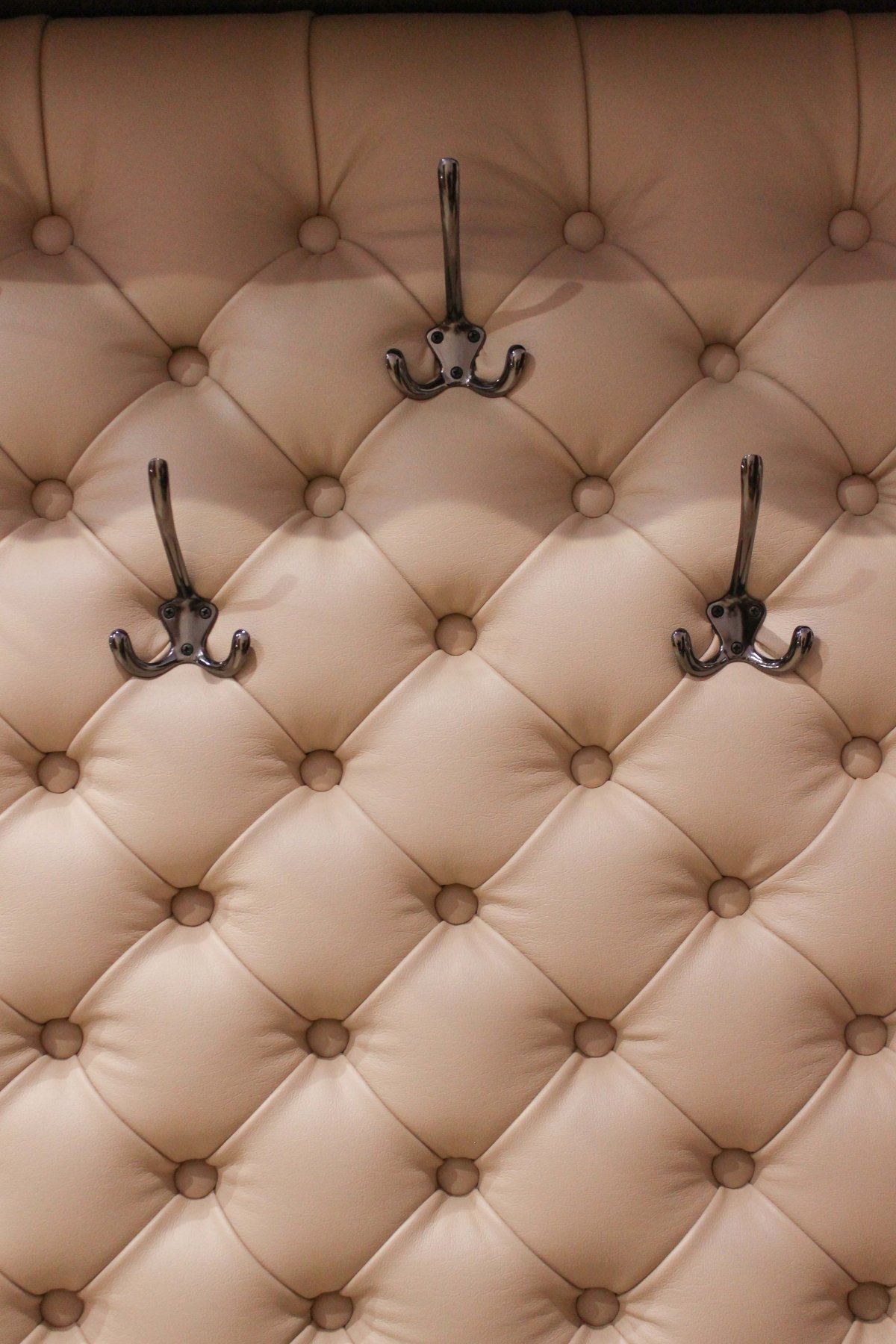 Изголовье кровати со стразами