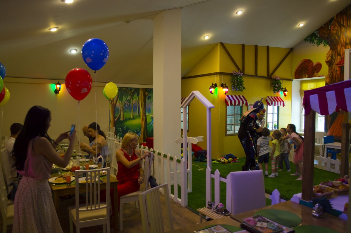 Детская комната в кафе