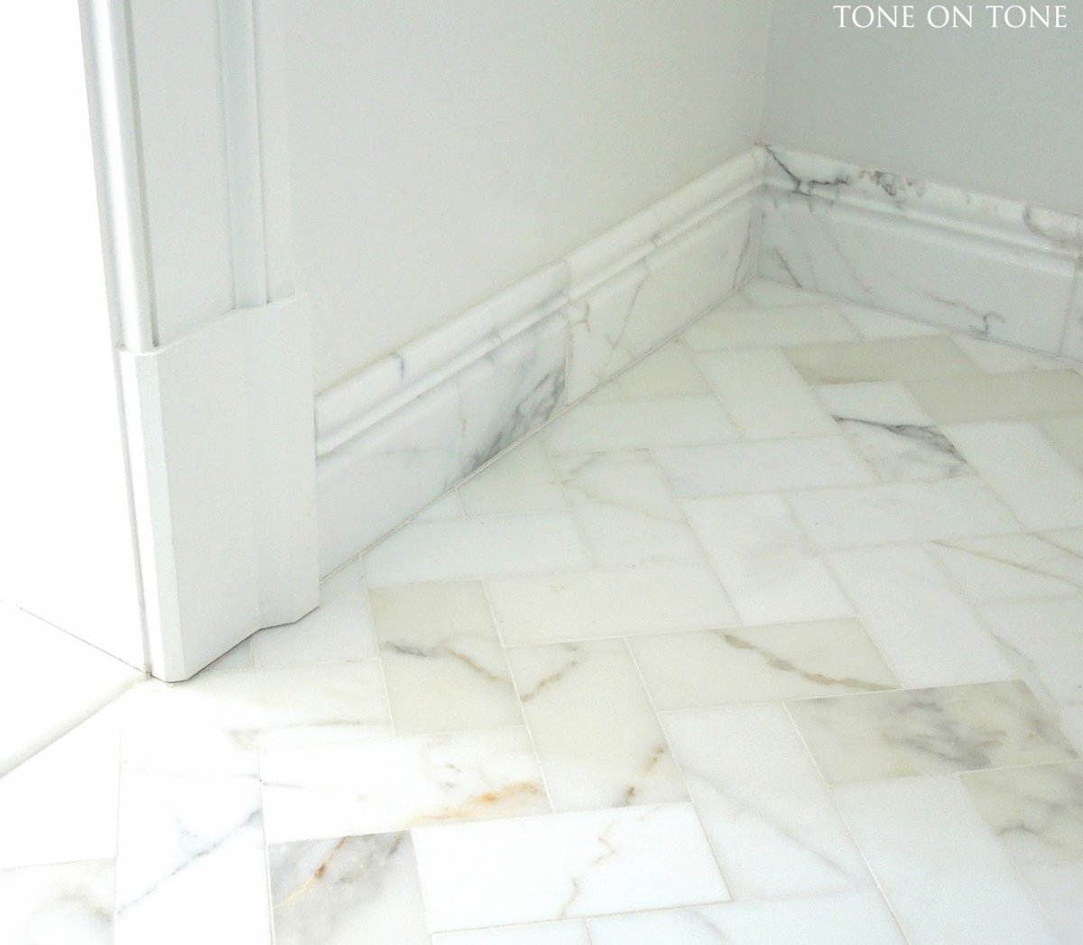 Плинтус под мрамор