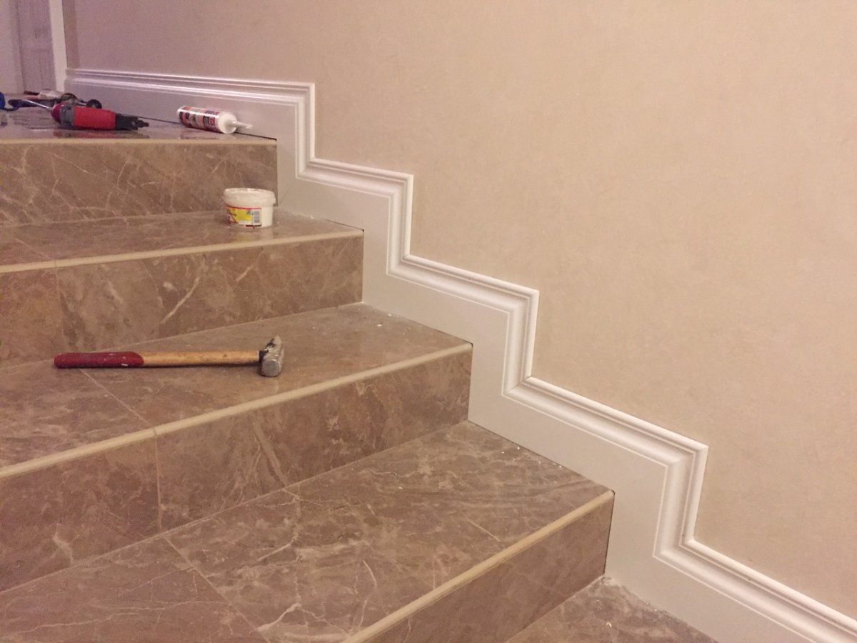 Плинтус на лестнице