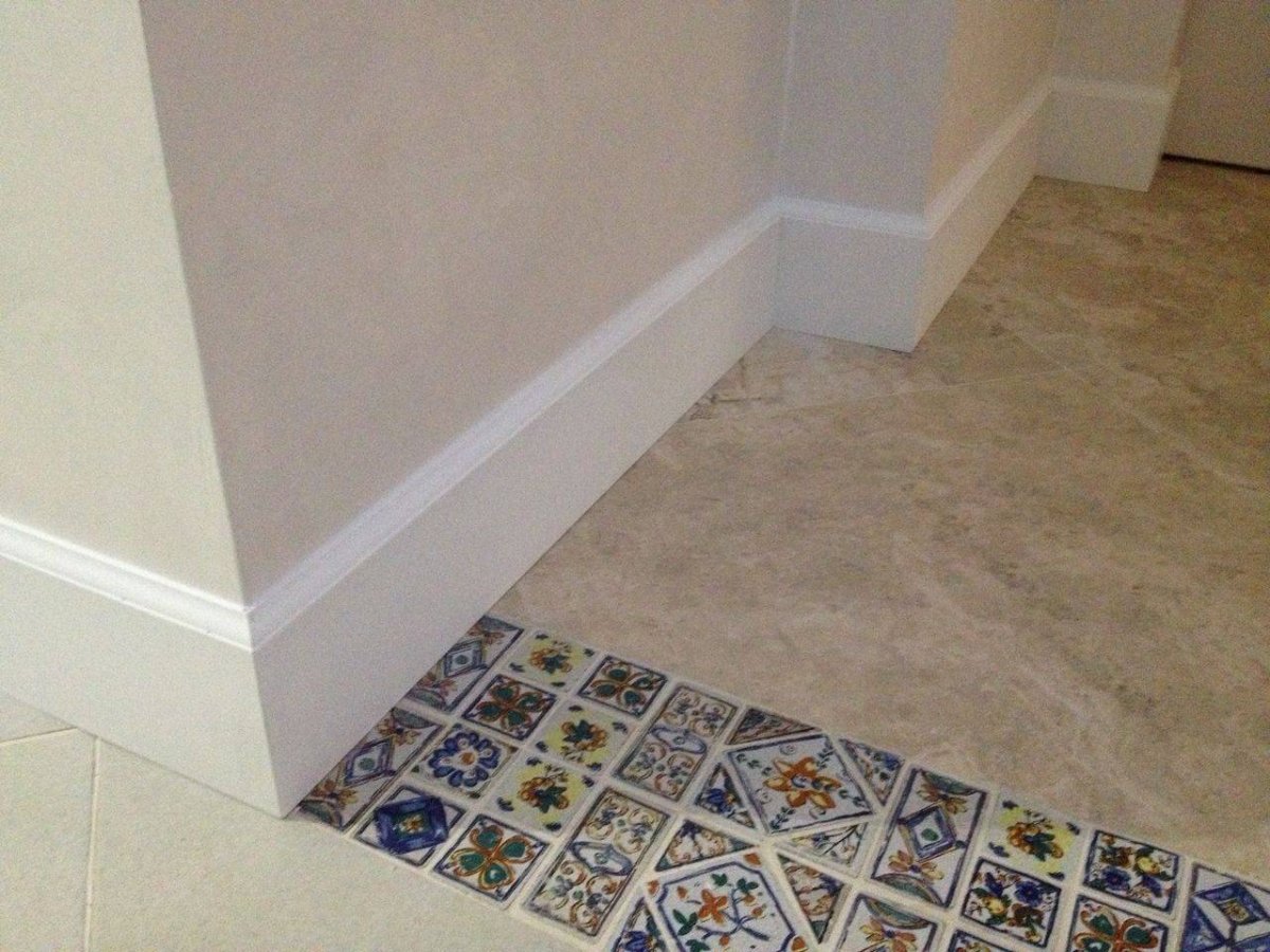 Плинтус Base 008