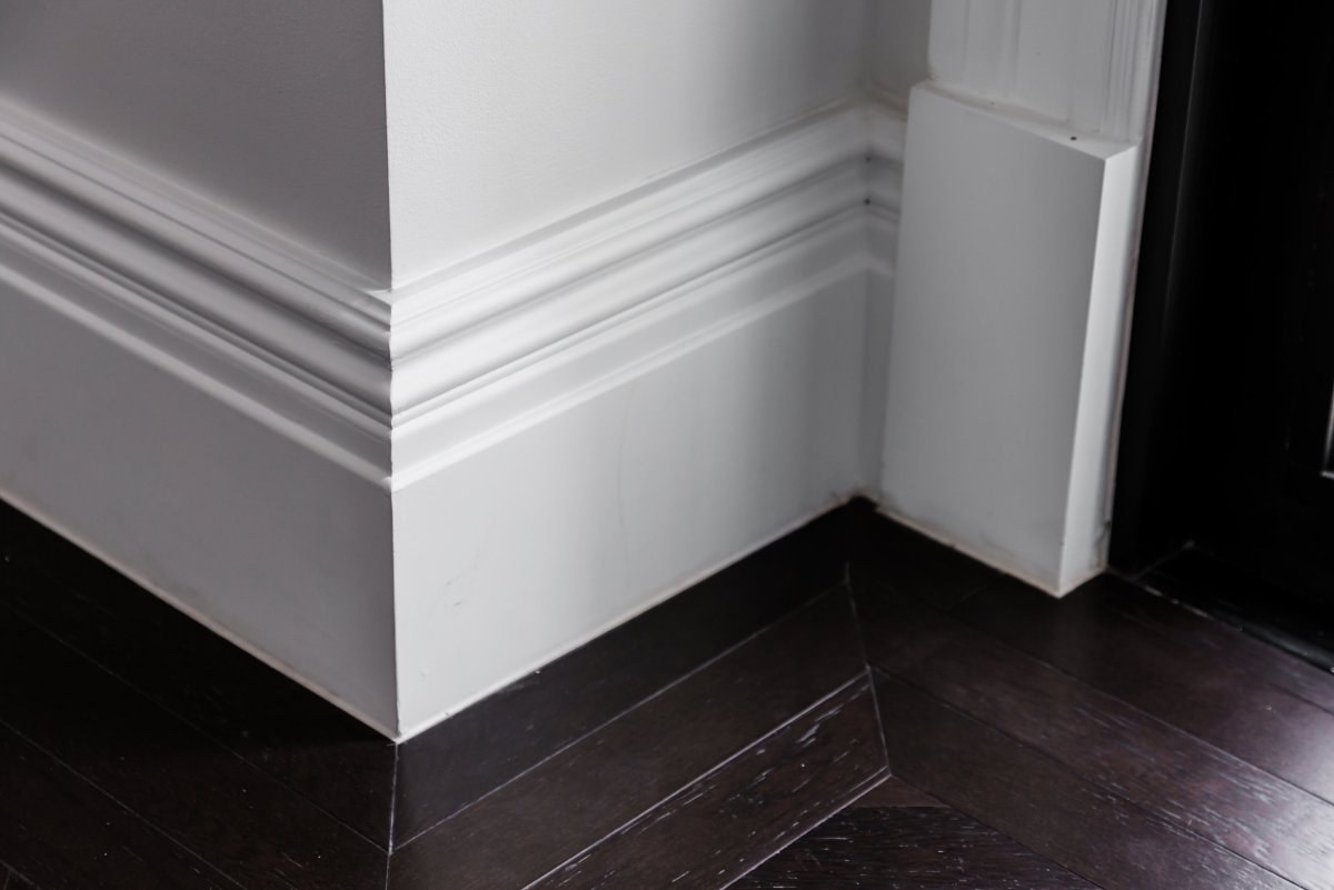 Baseboard Molding at Floor h=120mm
