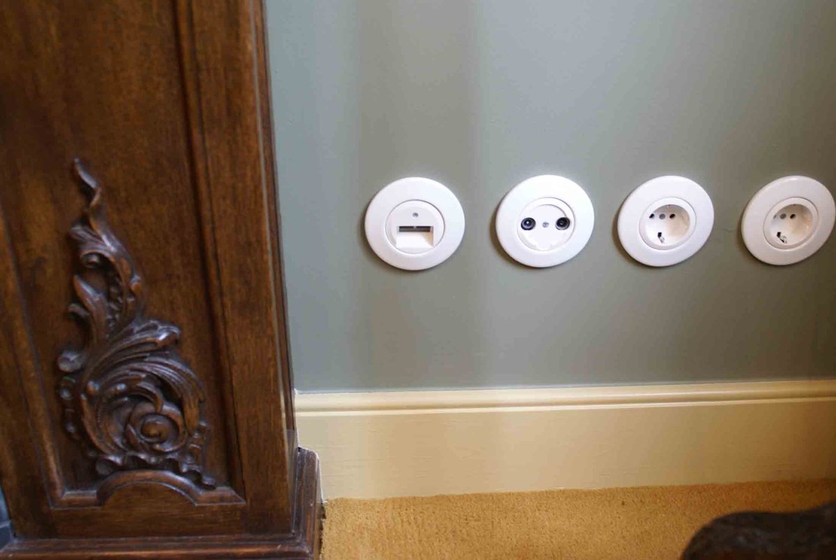 Розетки и выключатели