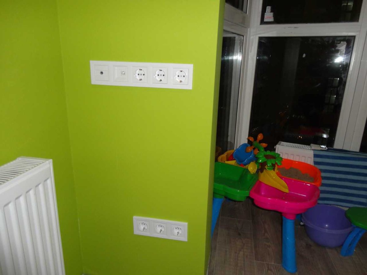 Розетки в детской комнате расположение