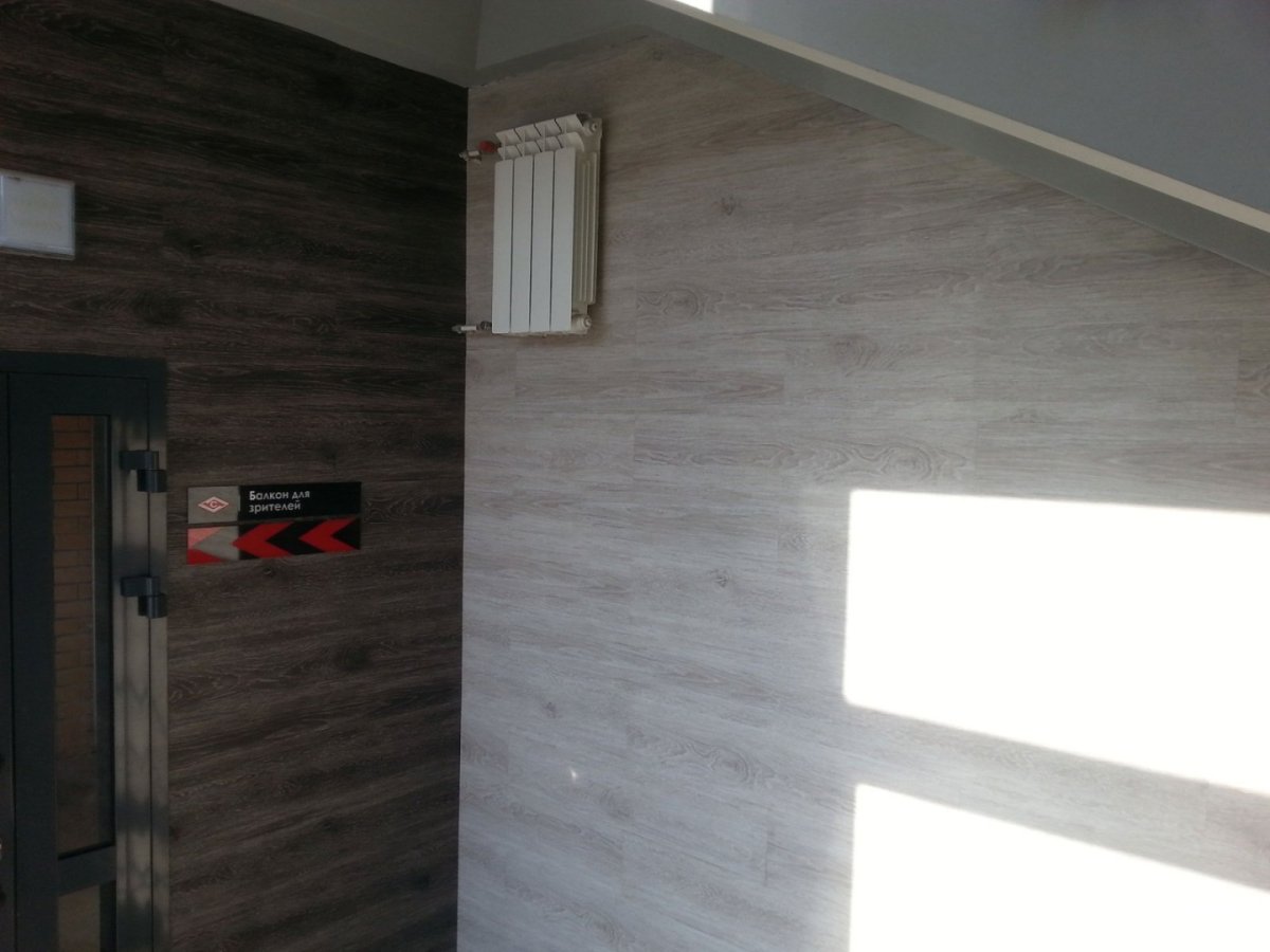 Отделка стен кварцвинилом