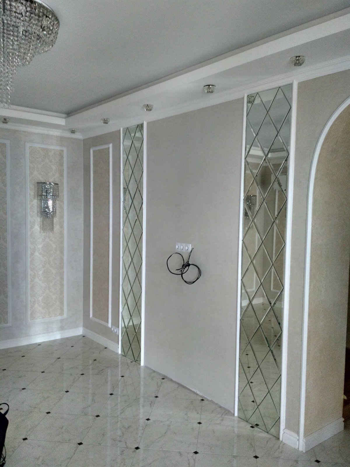 Зеркало в молдинге