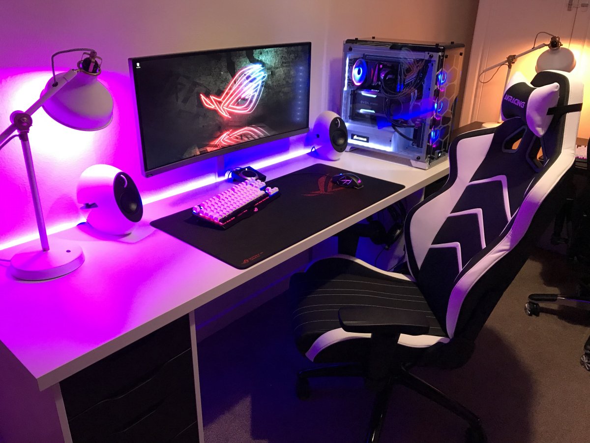 Небольшая геймерская комната