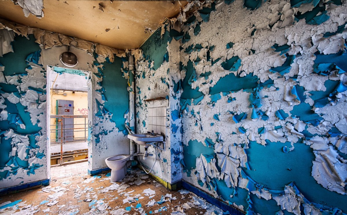 Ободранная стена