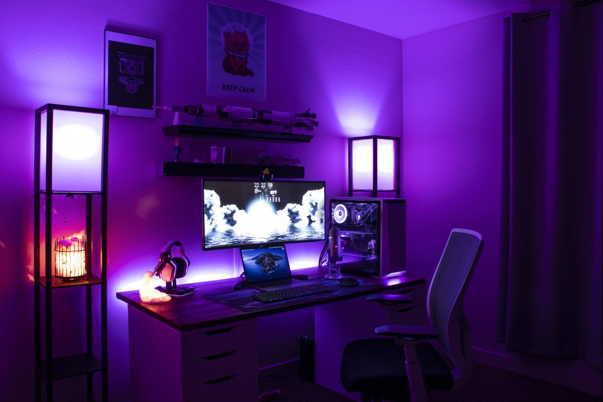 Геймерская комната с боковыми полками