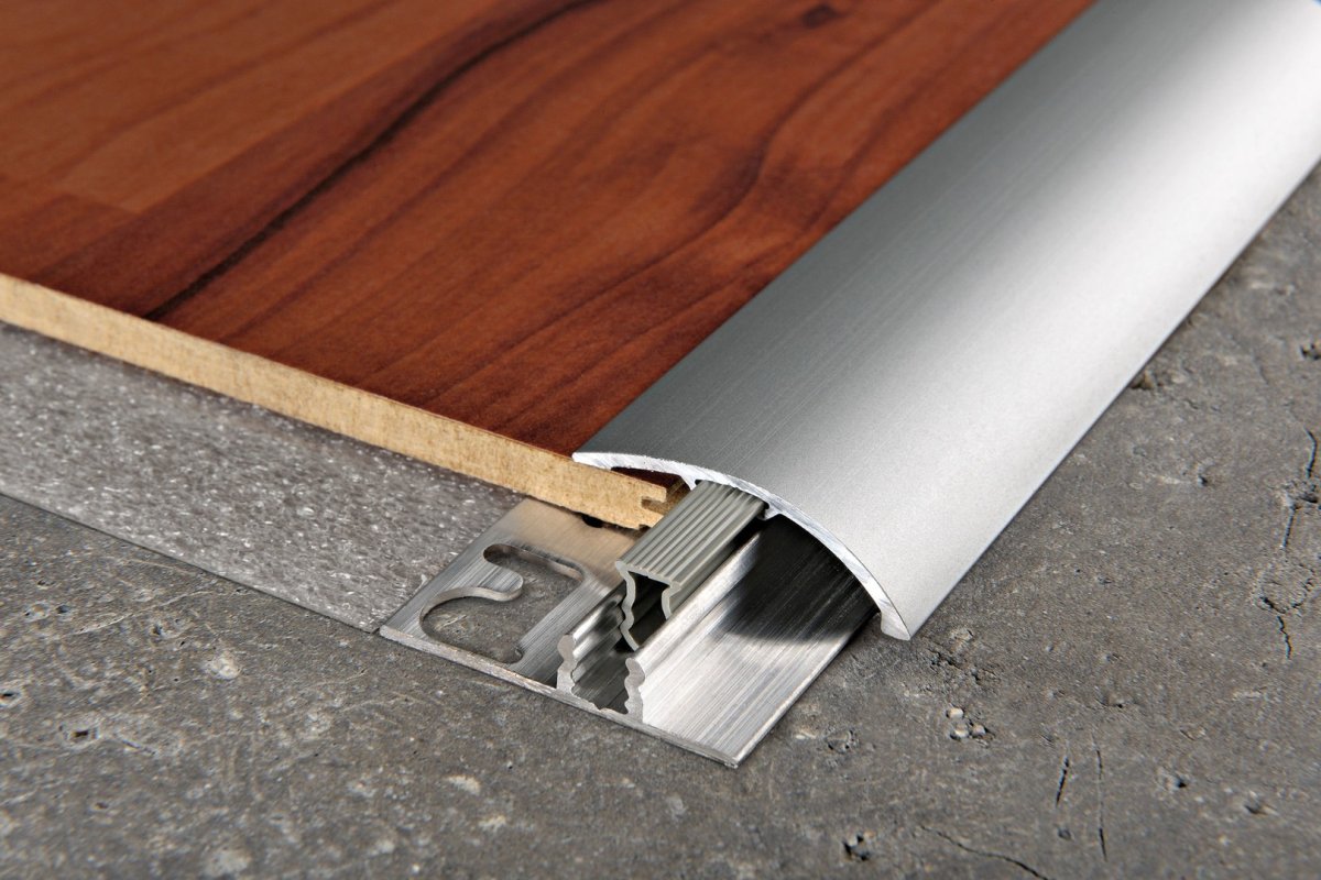 Самоклеящийся порог Sol 40p из ламинированного алюминия