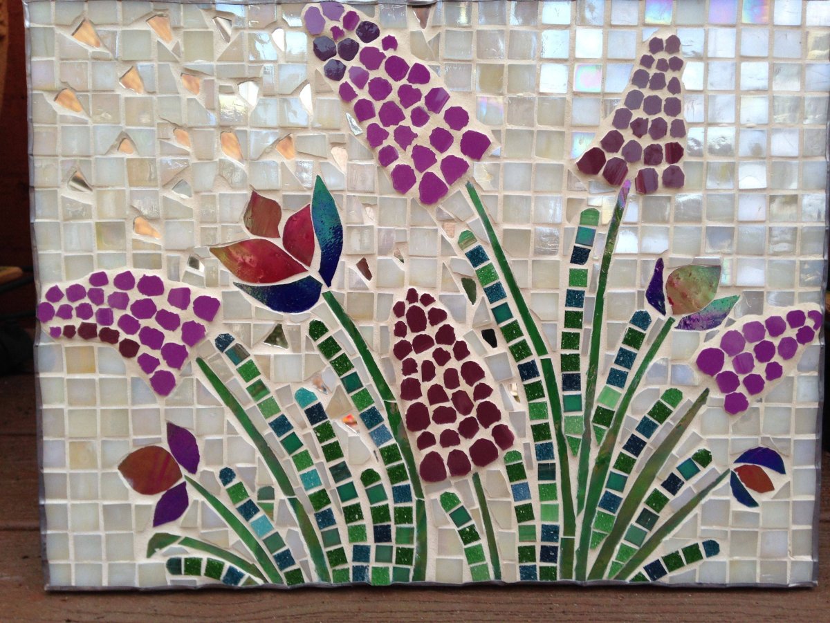 Цветы из плиточной мозаики