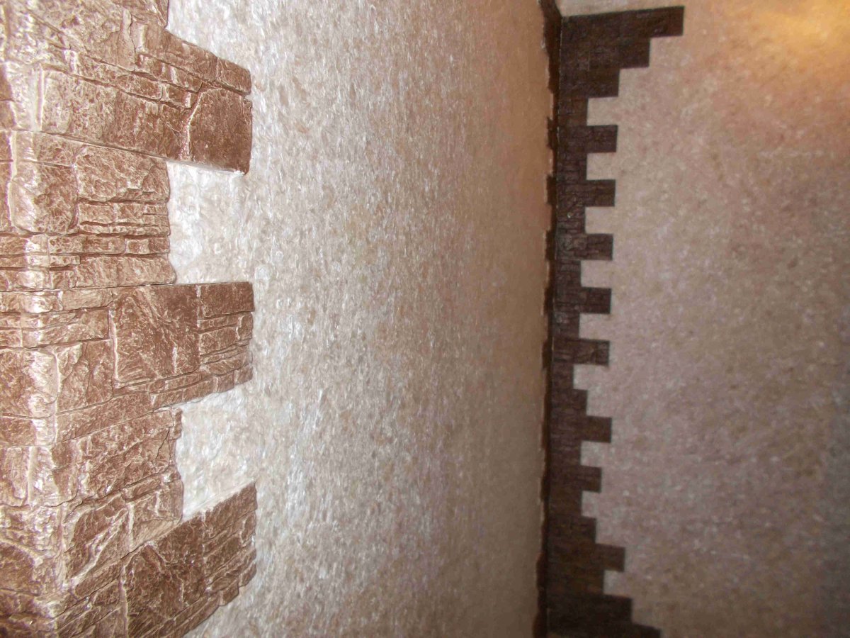 Жидкие обои и декоративный кирпич сочетание